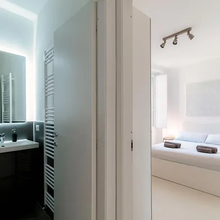 Giuliny Lovely Flat - The House Of Travelers