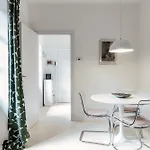 公寓 Giuliny Lovely Flat - The House Of Travelers *