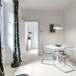 Giuliny Lovely Flat - The House Of Travelers