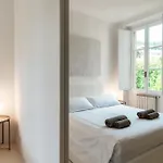 Giuliny Lovely Flat - The House Of Travelers