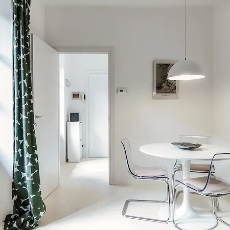 Lägenhet Giuliny Lovely Flat - The House Of Travelers *