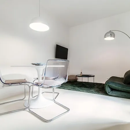 Lägenhet Giuliny Lovely Flat - The House Of Travelers *