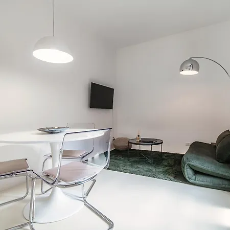 Lägenhet Giuliny Lovely Flat - The House Of Travelers