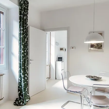 Lägenhet Giuliny Lovely Flat - The House Of Travelers *