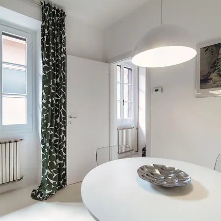 Lägenhet Giuliny Lovely Flat - The House Of Travelers *